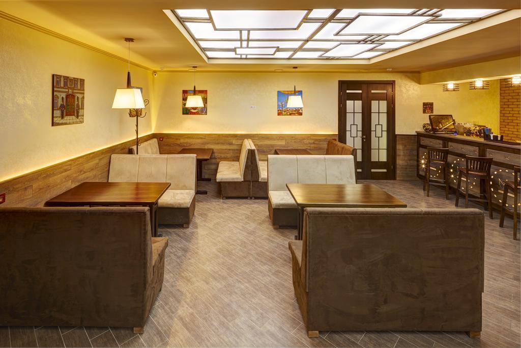 לבוב Three Crowns Hotel מראה חיצוני תמונה