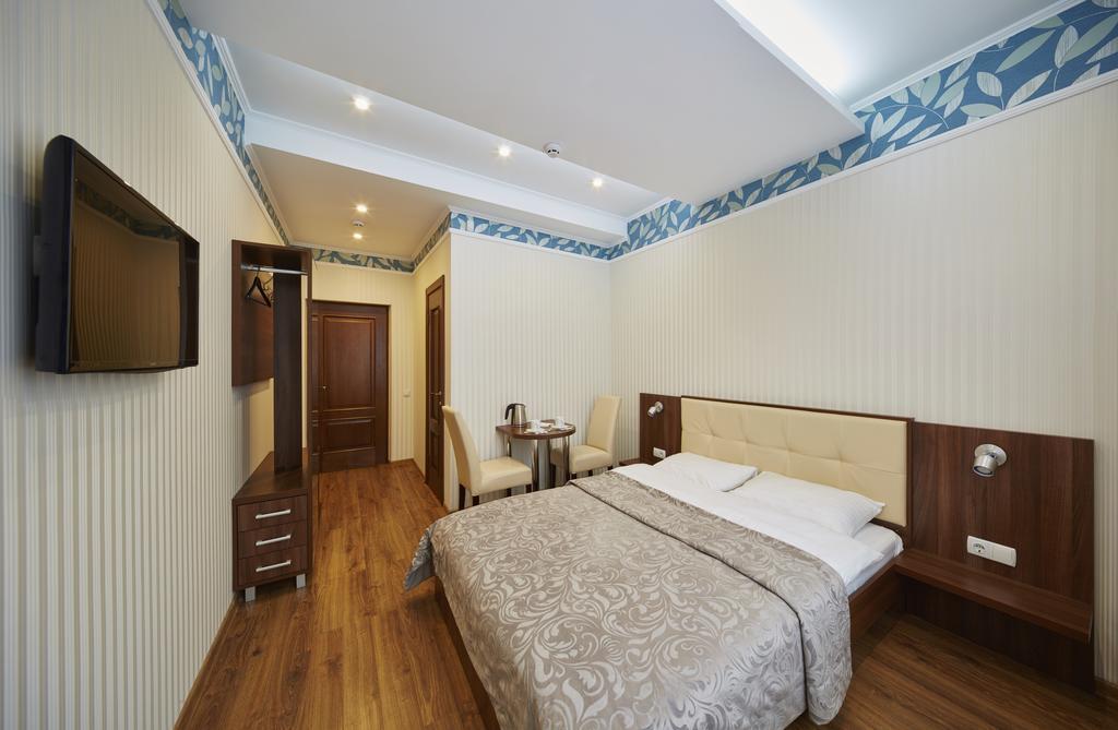 לבוב Three Crowns Hotel חדר תמונה