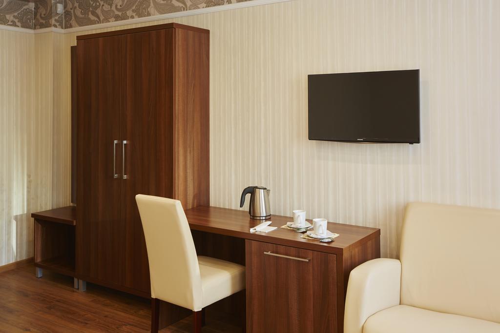 לבוב Three Crowns Hotel חדר תמונה