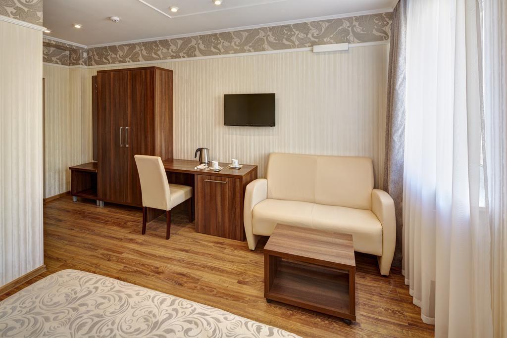 לבוב Three Crowns Hotel חדר תמונה
