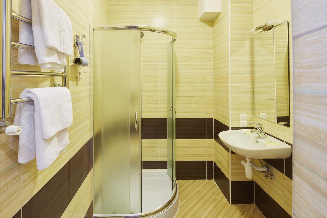 לבוב Three Crowns Hotel חדר תמונה